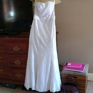 White lace formal/wedding gown